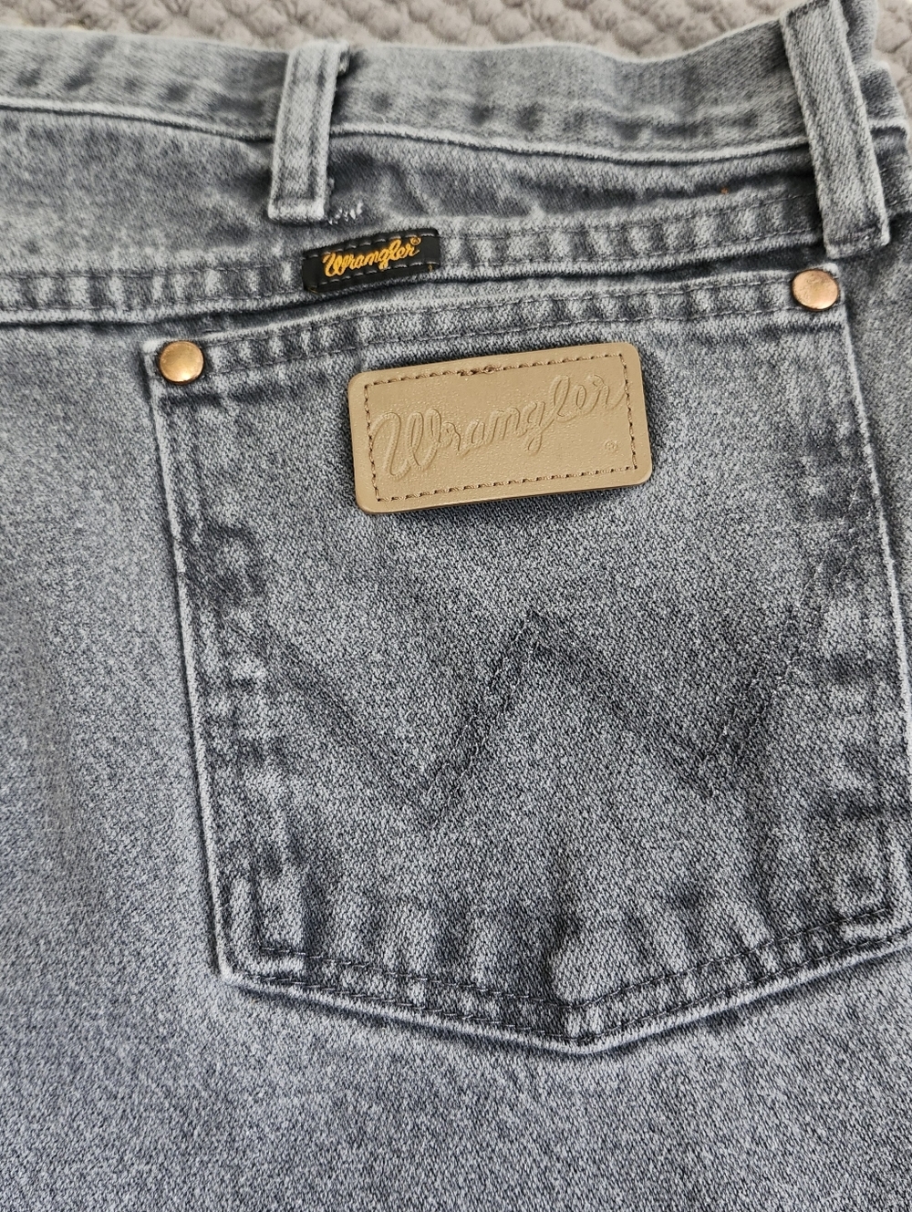 Wrangler Gray Denim Jeans with Leather Patch and Rivets 42x34 13MWZ